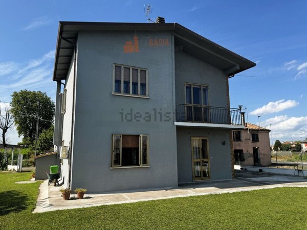 casa indipendente in vendita a Badia Polesine in zona Villa d'Adige