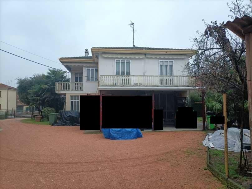 esavano in vendita a Badia Polesine
