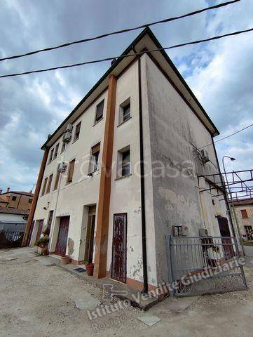 appartamento in vendita a Badia Polesine in zona Crocetta