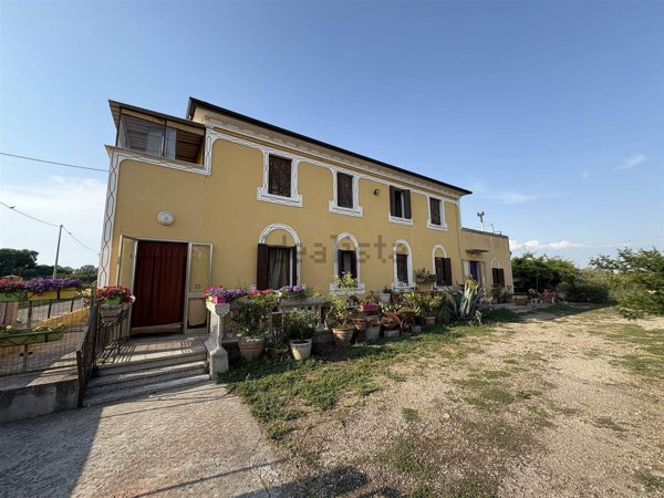 casa indipendente in vendita a Badia Polesine in zona Villa d'Adige