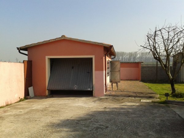 casa indipendente in vendita a Badia Polesine in zona Villa d'Adige