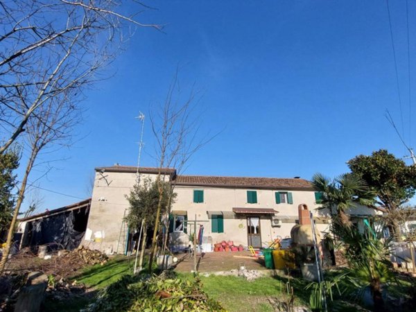 casa indipendente in vendita a Badia Polesine in zona Salvaterra