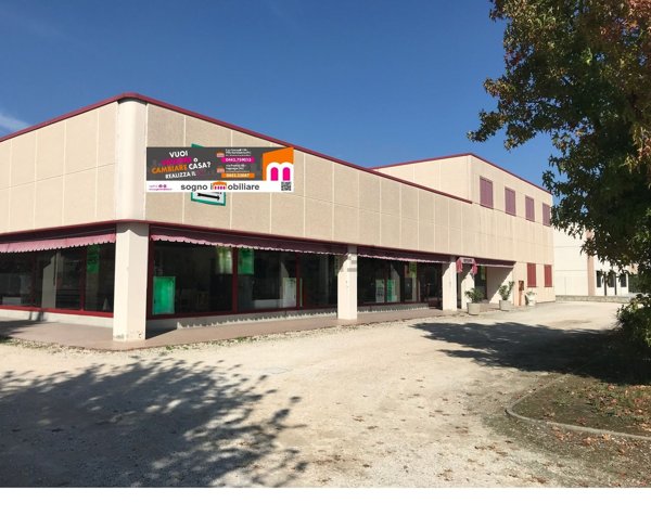 locale commerciale in vendita a Badia Polesine in zona Crocetta