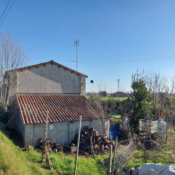 casa indipendente in vendita a Badia Polesine in zona Salvaterra