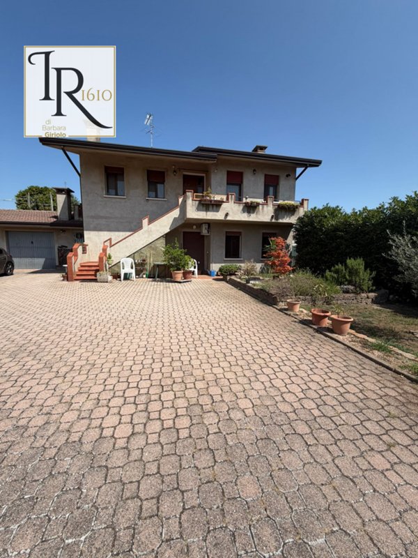 casa indipendente in vendita a Badia Polesine in zona Villa d'Adige