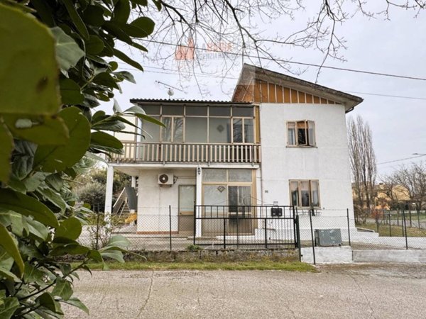 casa indipendente in vendita a Bagnolo di Po in zona Corà