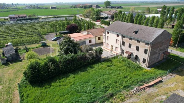 villa in vendita a Bagnolo di Po in zona Runzi