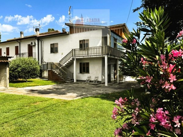 casa indipendente in vendita a Bagnolo di Po in zona Corà