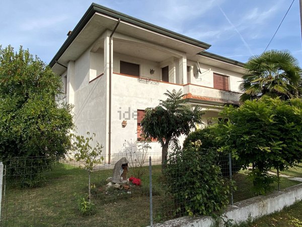 casa indipendente in vendita a Bagnolo di Po in zona Runzi