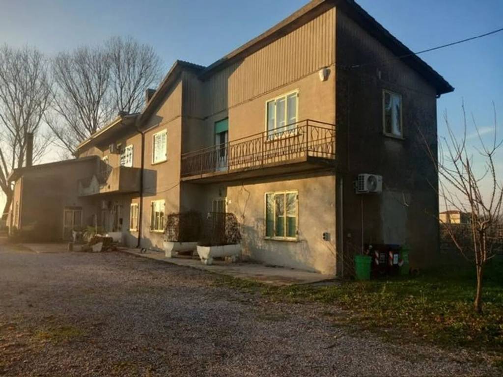 casa indipendente in vendita a Bagnolo di Po