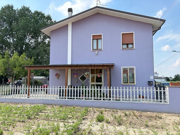 casa indipendente in vendita a Bagnolo di Po