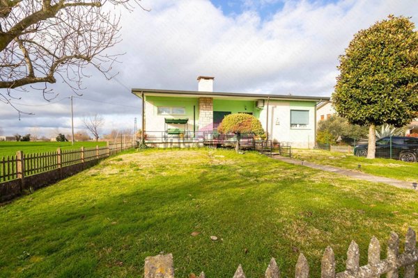 casa indipendente in vendita a Bergantino