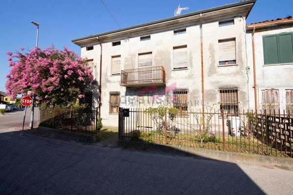 casa indipendente in vendita a Bergantino