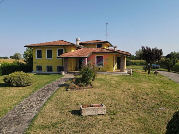casa indipendente in vendita a Bergantino
