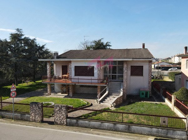 casa indipendente in vendita a Bergantino