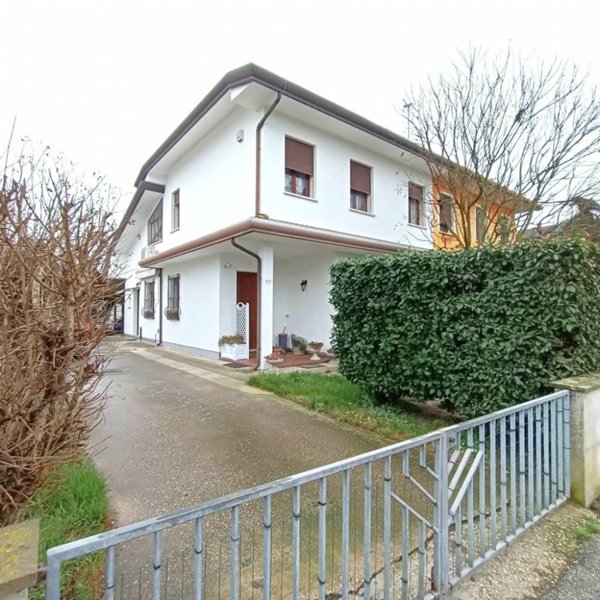 casa indipendente in vendita a Bosaro