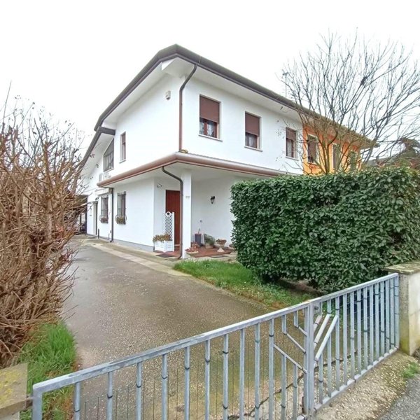 casa indipendente in vendita a Bosaro