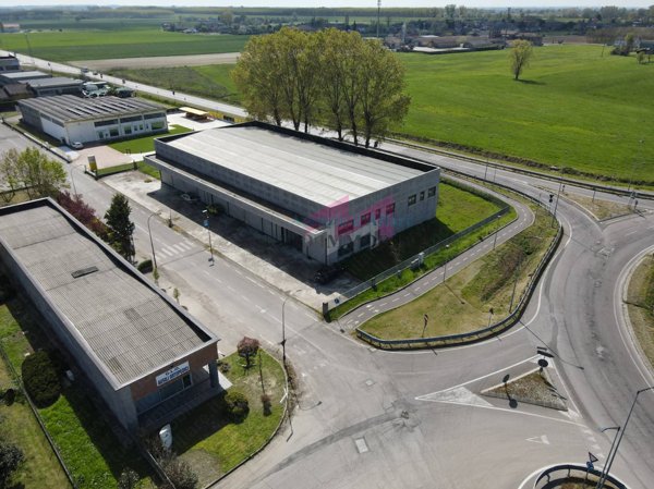 ufficio in vendita a Calto