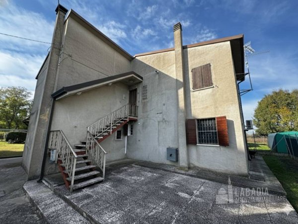 casa indipendente in vendita a Canda