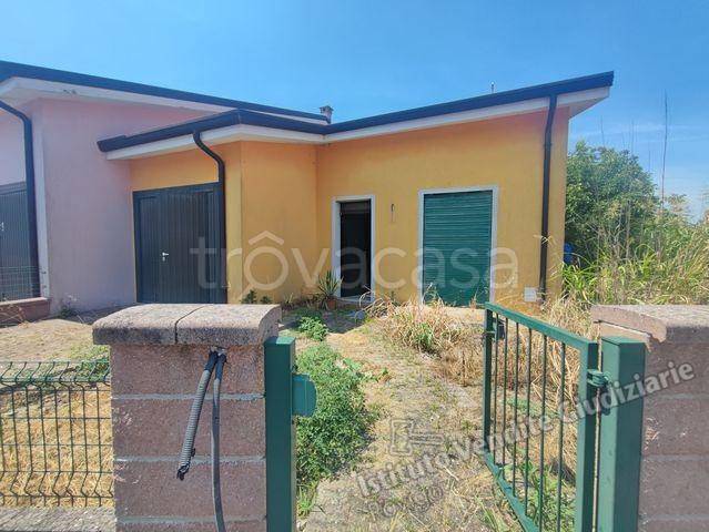 casa indipendente in vendita a Canda