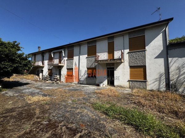 casa indipendente in vendita a Canda