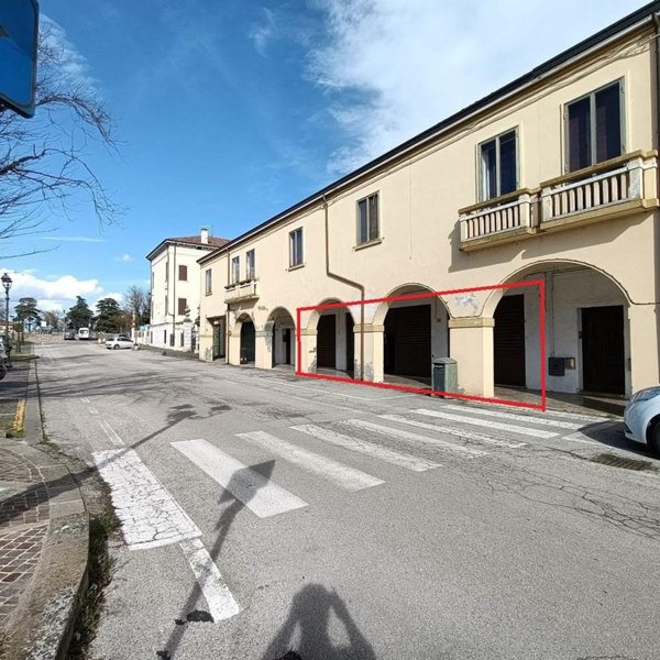 negozio in vendita a Castelguglielmo
