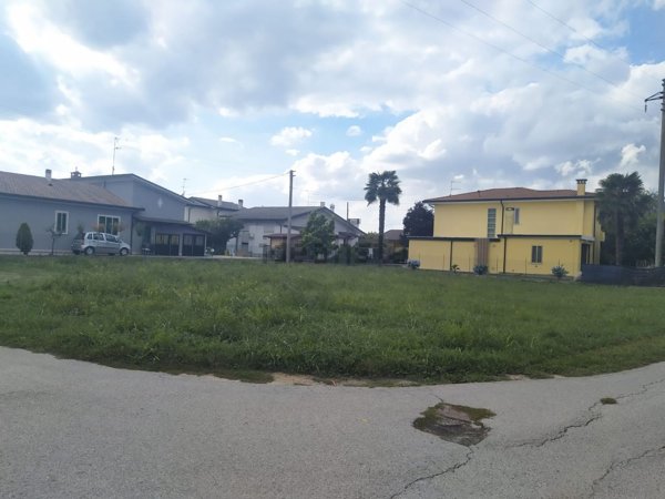 terreno edificabile in vendita a Castelguglielmo