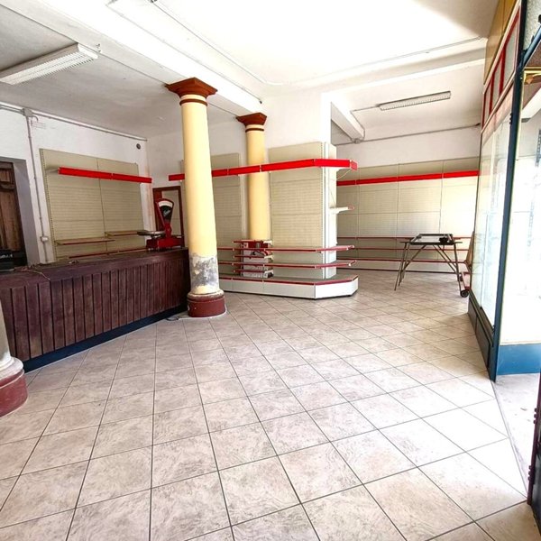 locale commerciale in vendita a Castelguglielmo