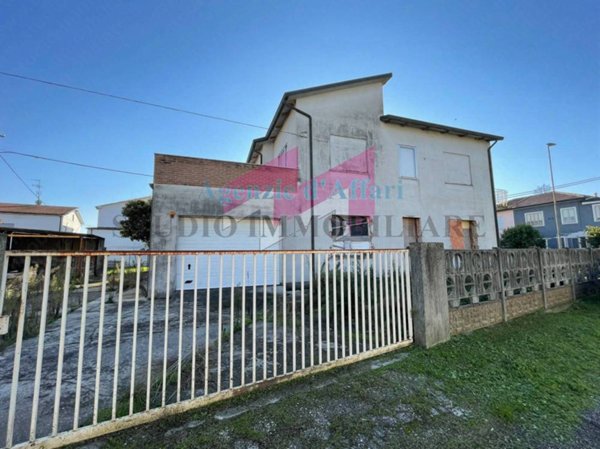 casa indipendente in vendita a Castelmassa