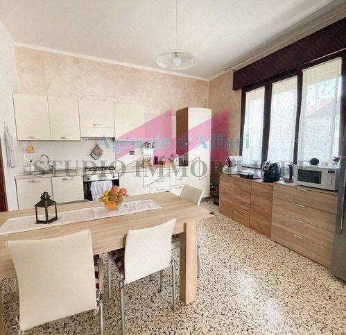 casa indipendente in vendita a Castelmassa