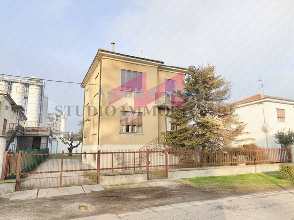 casa indipendente in vendita a Castelmassa