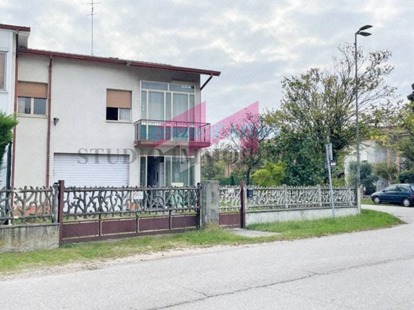 casa indipendente in vendita a Castelmassa