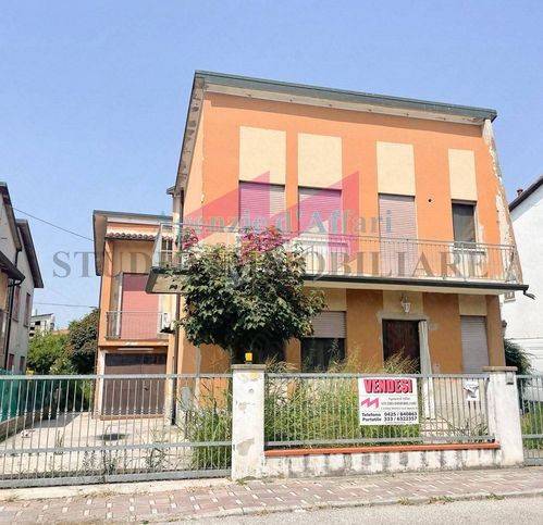 casa indipendente in vendita a Castelmassa