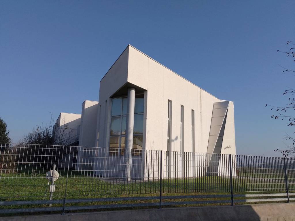 locale commerciale in vendita a Castelmassa