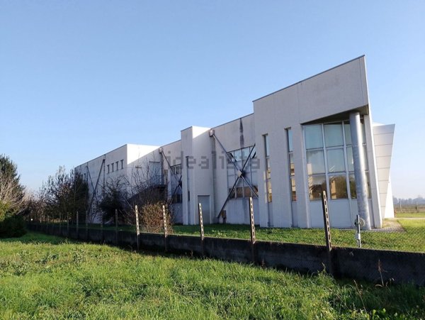 locale di sgombero in vendita a Castelmassa