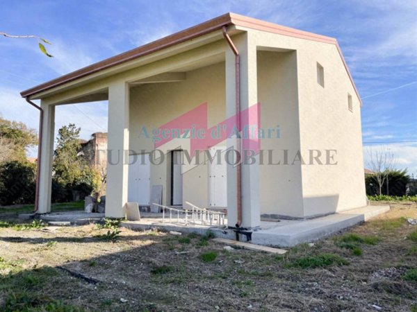 casa indipendente in vendita a Castelmassa