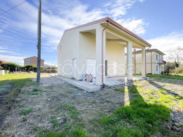 casa indipendente in vendita a Castelmassa