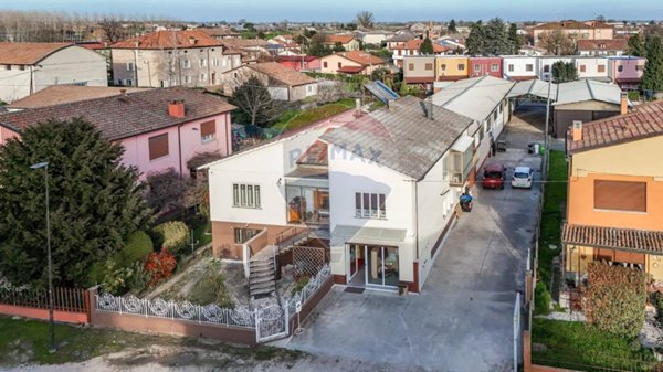 casa indipendente in vendita a Castelmassa