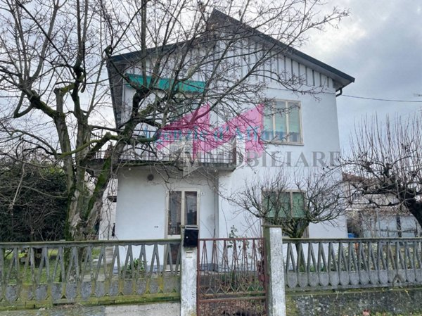 casa indipendente in vendita a Castelmassa