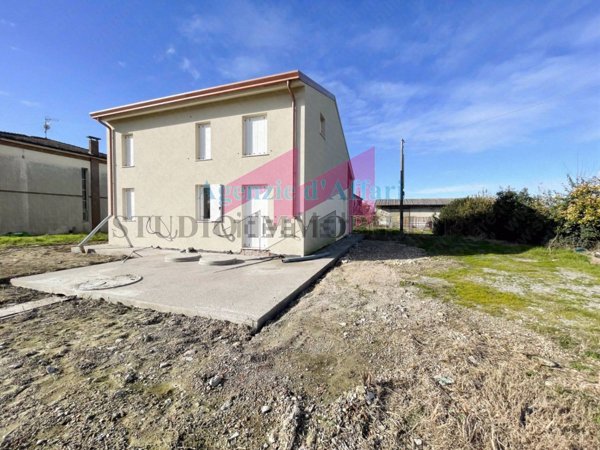 casa indipendente in vendita a Castelmassa