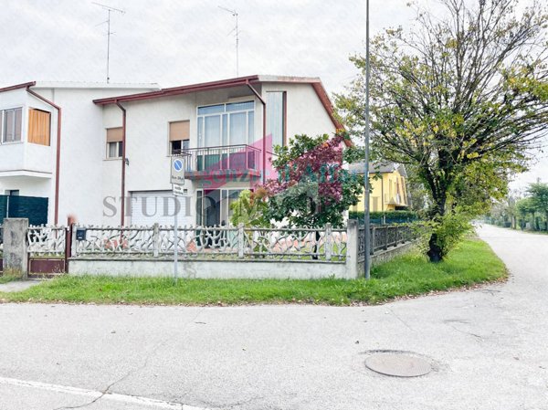 casa indipendente in vendita a Castelmassa