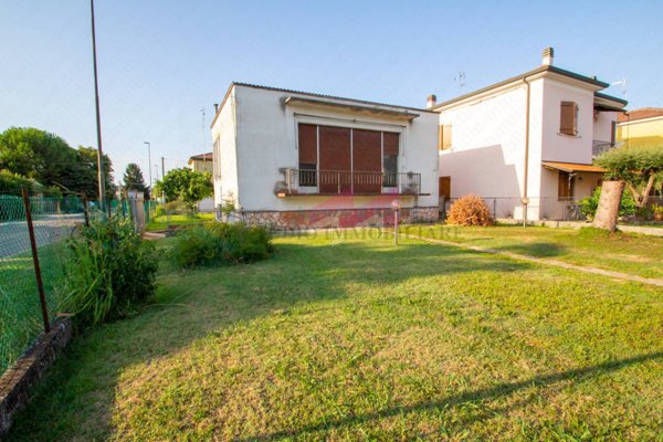 casa indipendente in vendita a Castelmassa