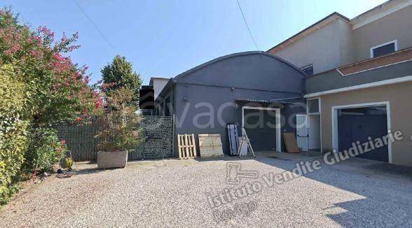 casa indipendente in vendita a Castelmassa