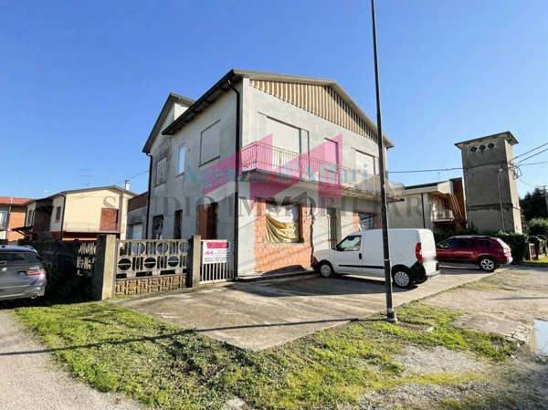 casa indipendente in vendita a Castelmassa