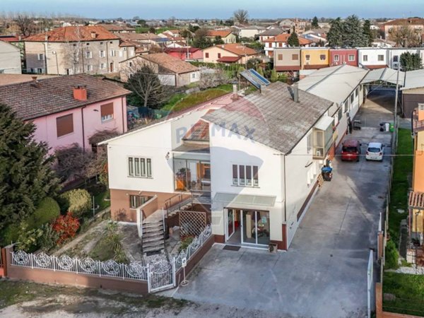 casa indipendente in vendita a Castelmassa