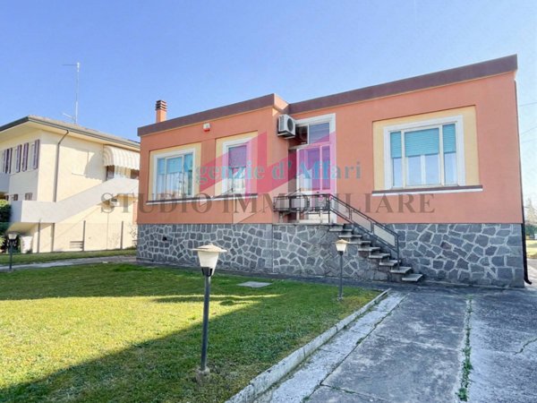 casa indipendente in vendita a Castelmassa