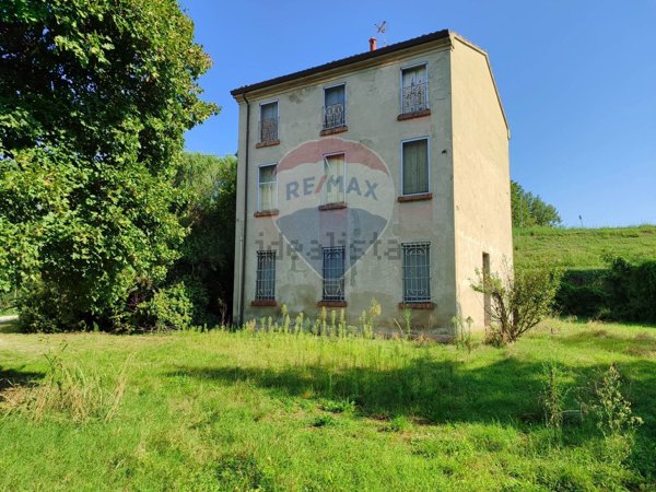 casa indipendente in vendita a Castelmassa