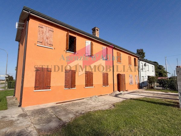 casa indipendente in vendita a Castelmassa