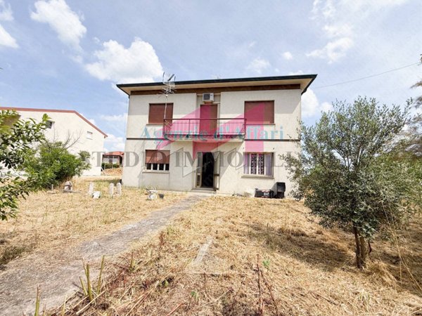casa indipendente in vendita a Castelmassa