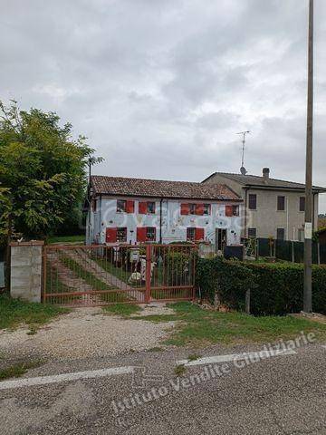 casa indipendente in vendita a Castelmassa